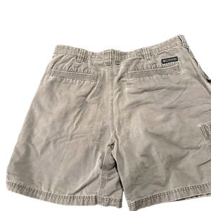 Columbia Men's size 38 waist light brown with a hint of green  Cargo Shorts